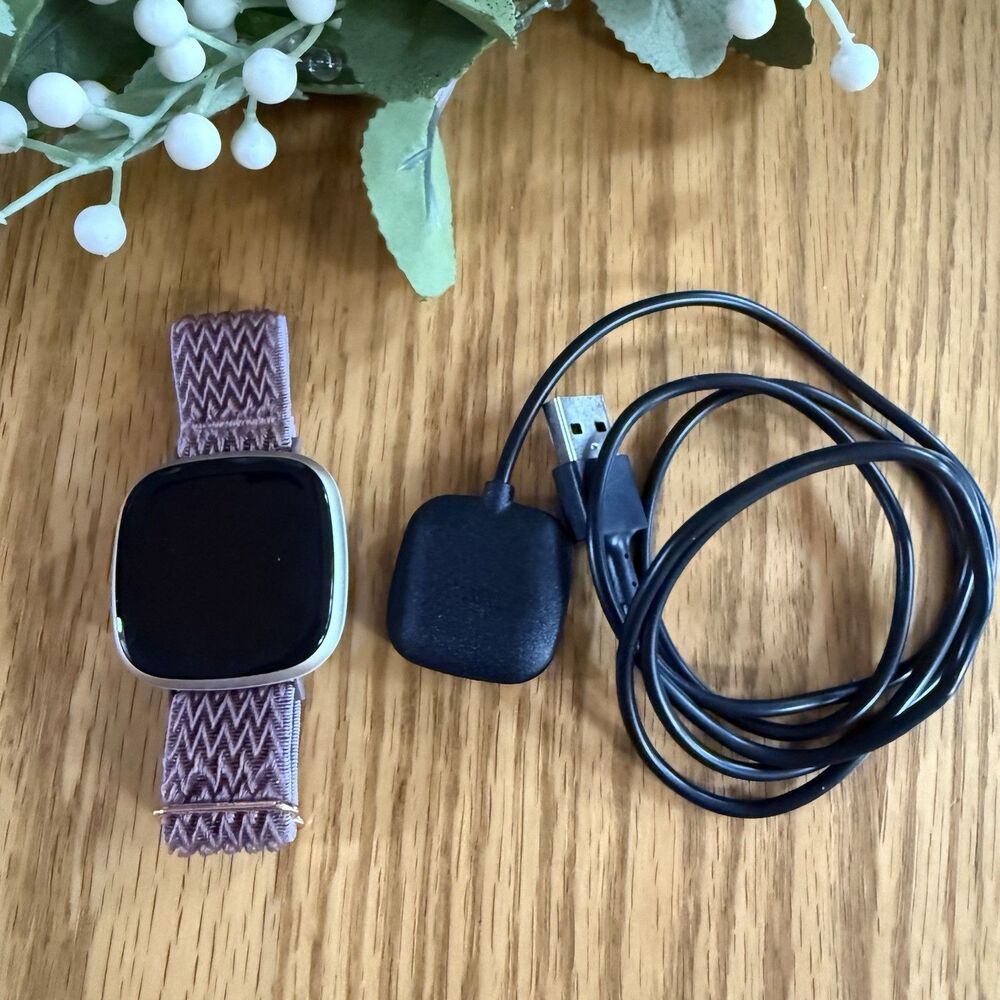 Fitbit Versa 3 FB511 Smartwatch GPS Fitness Watch – Charger Included Tested